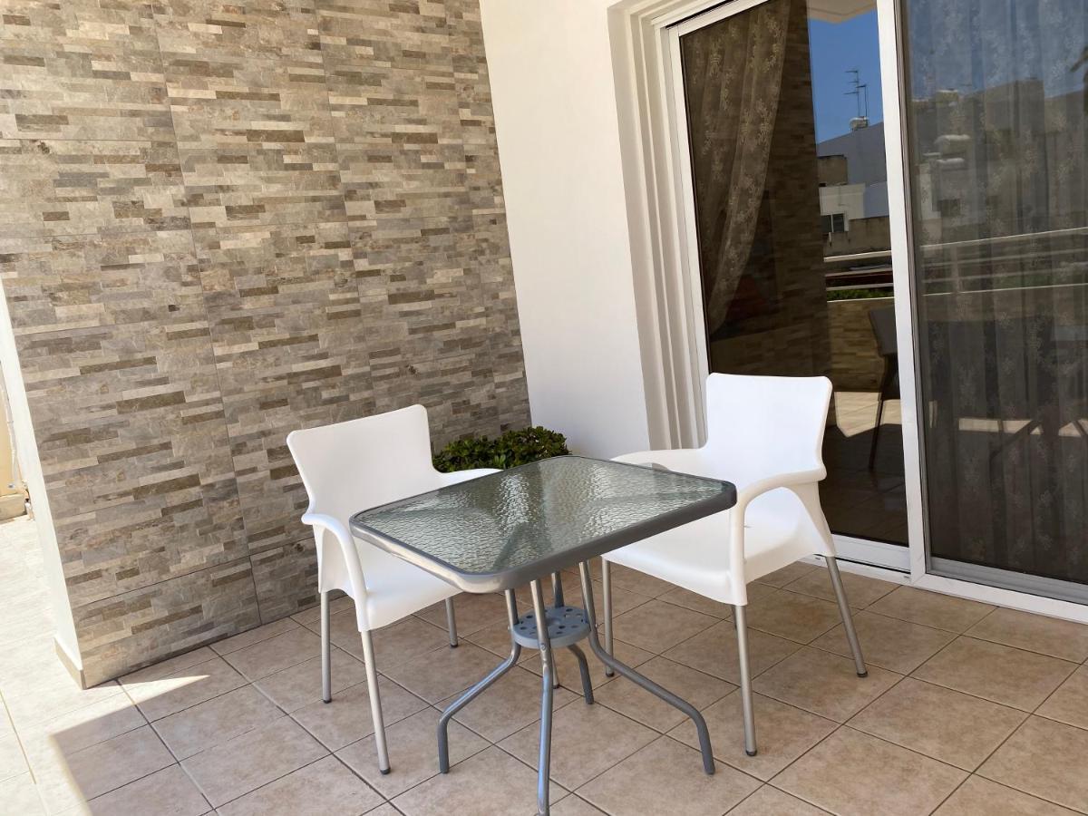 Ferienwohnung Holiday City Center Larnaka Exterior foto