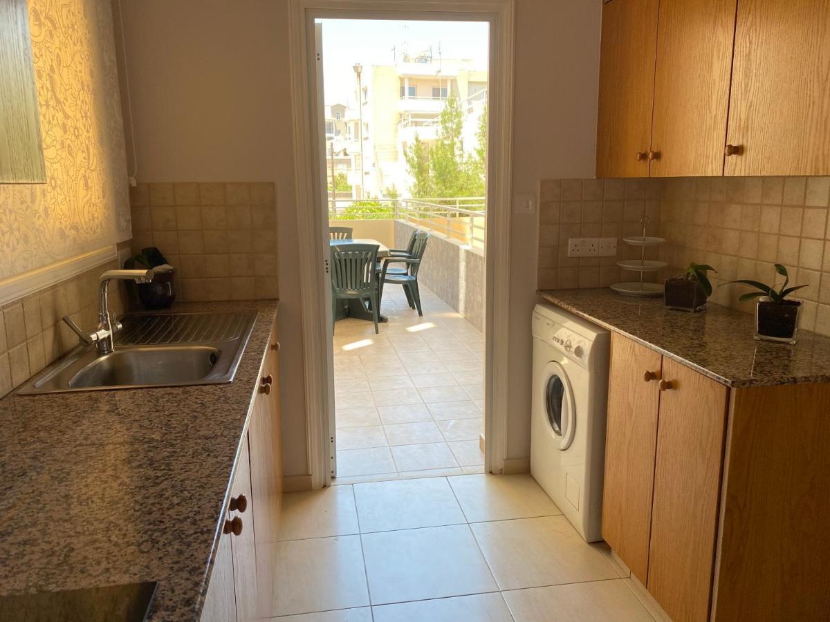 Ferienwohnung Holiday City Center Larnaka Exterior foto